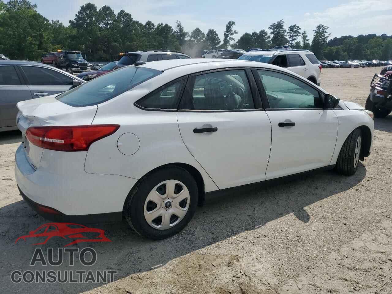 FORD FOCUS 2015 - 1FADP3E23FL333525