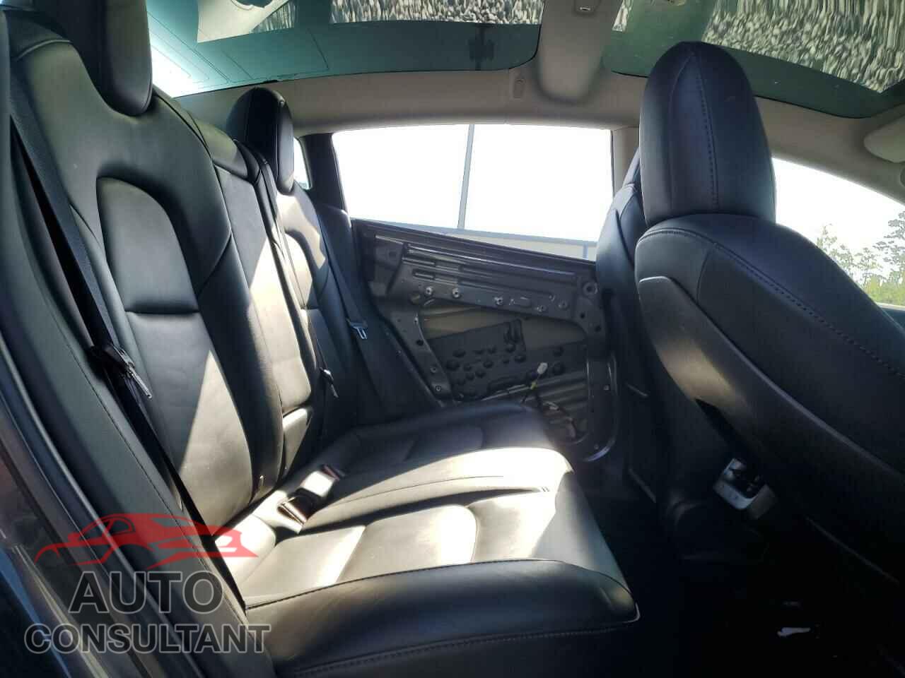 TESLA MODEL 3 2019 - 5YJ3E1EA6KF190333