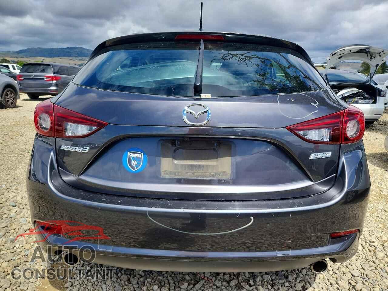 MAZDA 3 2018 - 3MZBN1L39JM270488