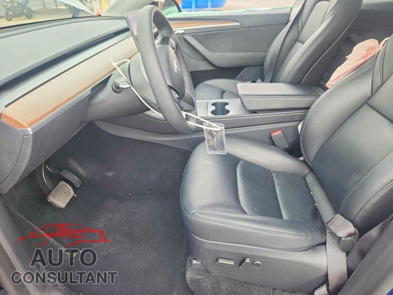 TESLA MODEL Y 2024 - 7SAYGDEE8RF201611