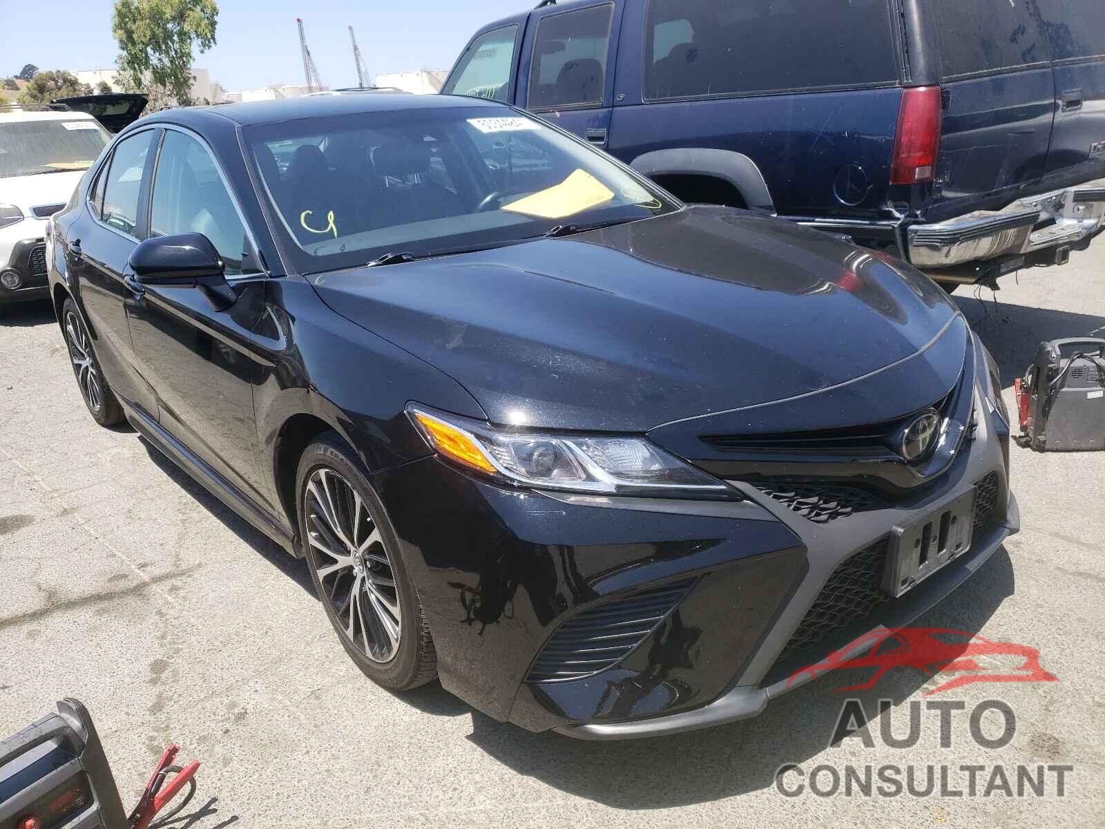 TOYOTA CAMRY 2018 - 4T1B11HK2JU108790