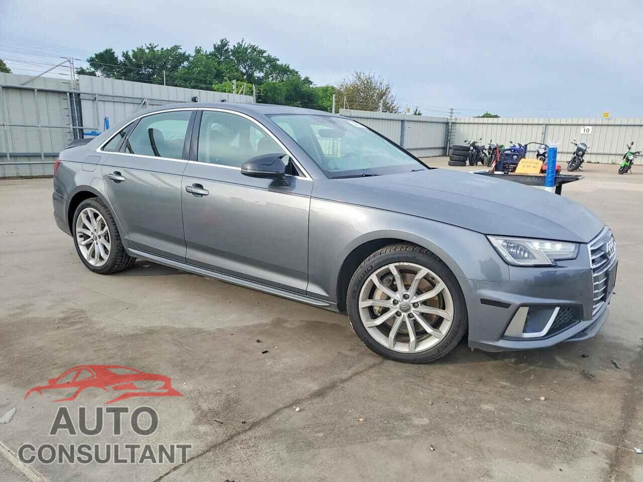 AUDI A4 2019 - WAUDNAF41KA106938