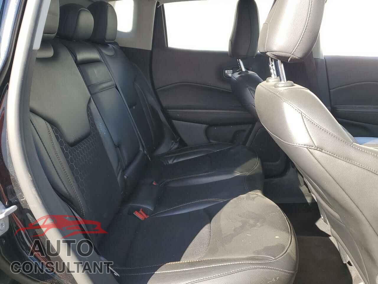 JEEP COMPASS 2019 - 3C4NJDBB7KT600075