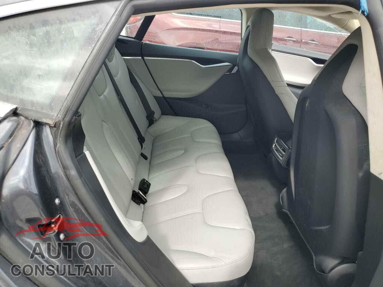 TESLA MODEL S 2015 - 5YJSA1E26FF109725