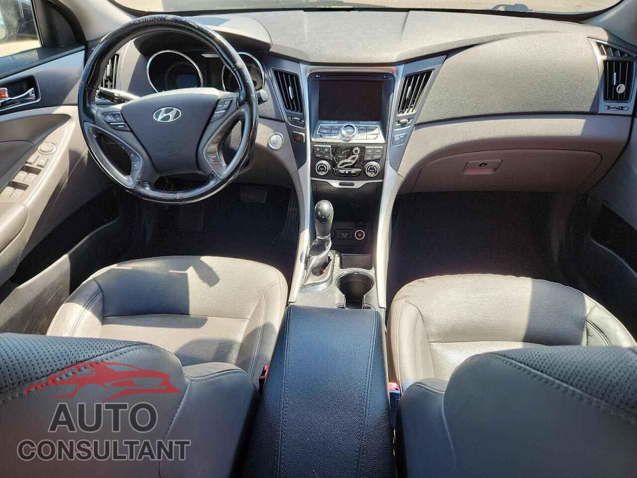 HYUNDAI SONATA 2015 - KMHEC4A40FA123964