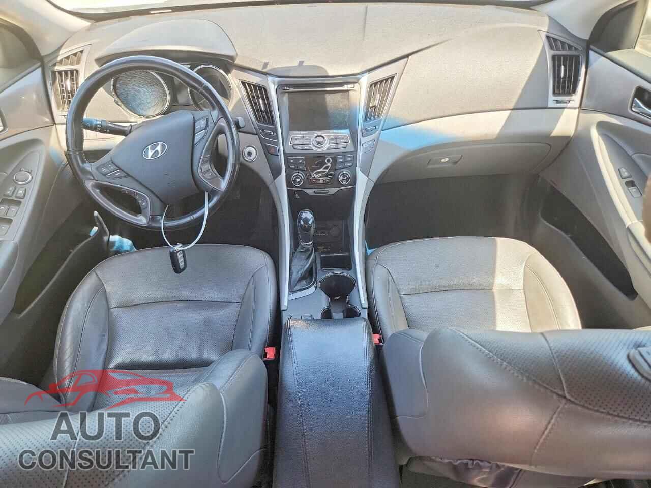 HYUNDAI SONATA 2013 - KMHEC4A48DA064966