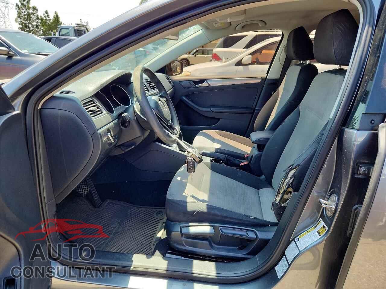 VOLKSWAGEN JETTA 2017 - 3VW2B7AJ0HM367652