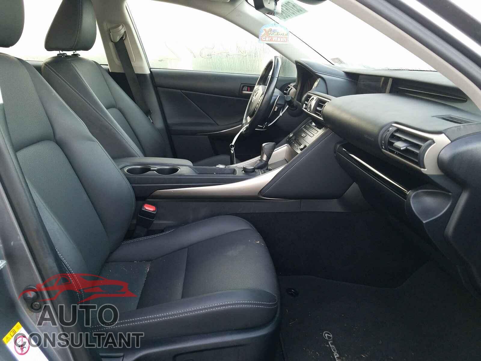 LEXUS IS 2017 - JTHBA1D22H5047793