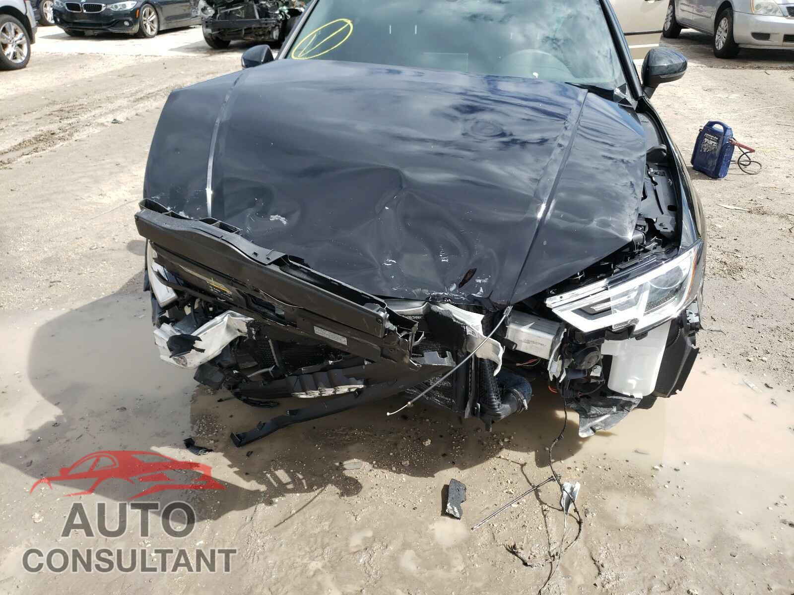 AUDI A3 2019 - WAUAUGFF6KA116214