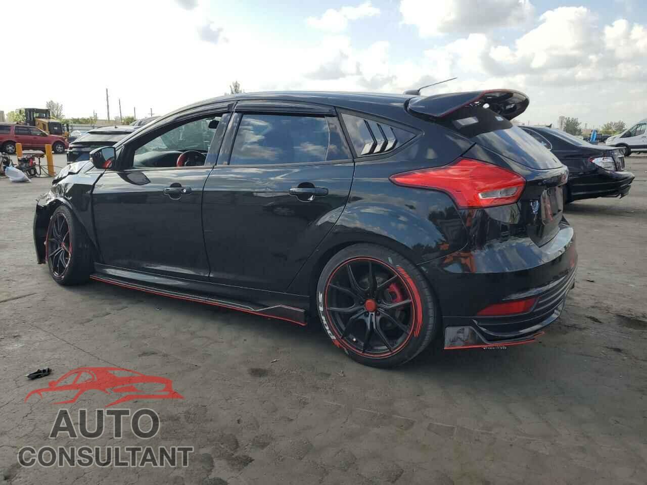 FORD FOCUS 2015 - 1FADP3L94FL228153