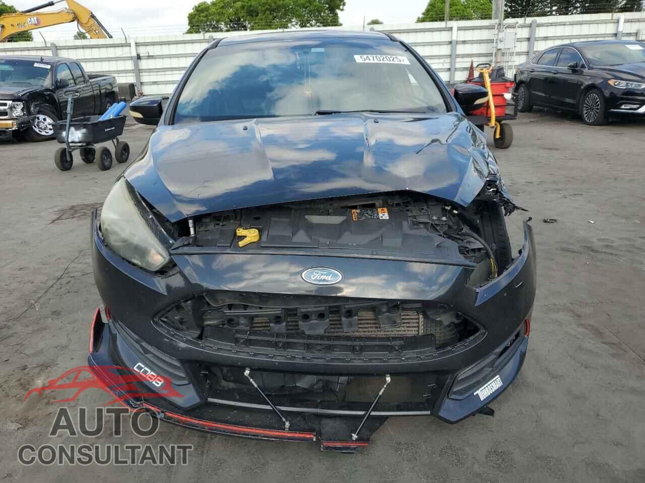 FORD FOCUS 2015 - 1FADP3L94FL228153