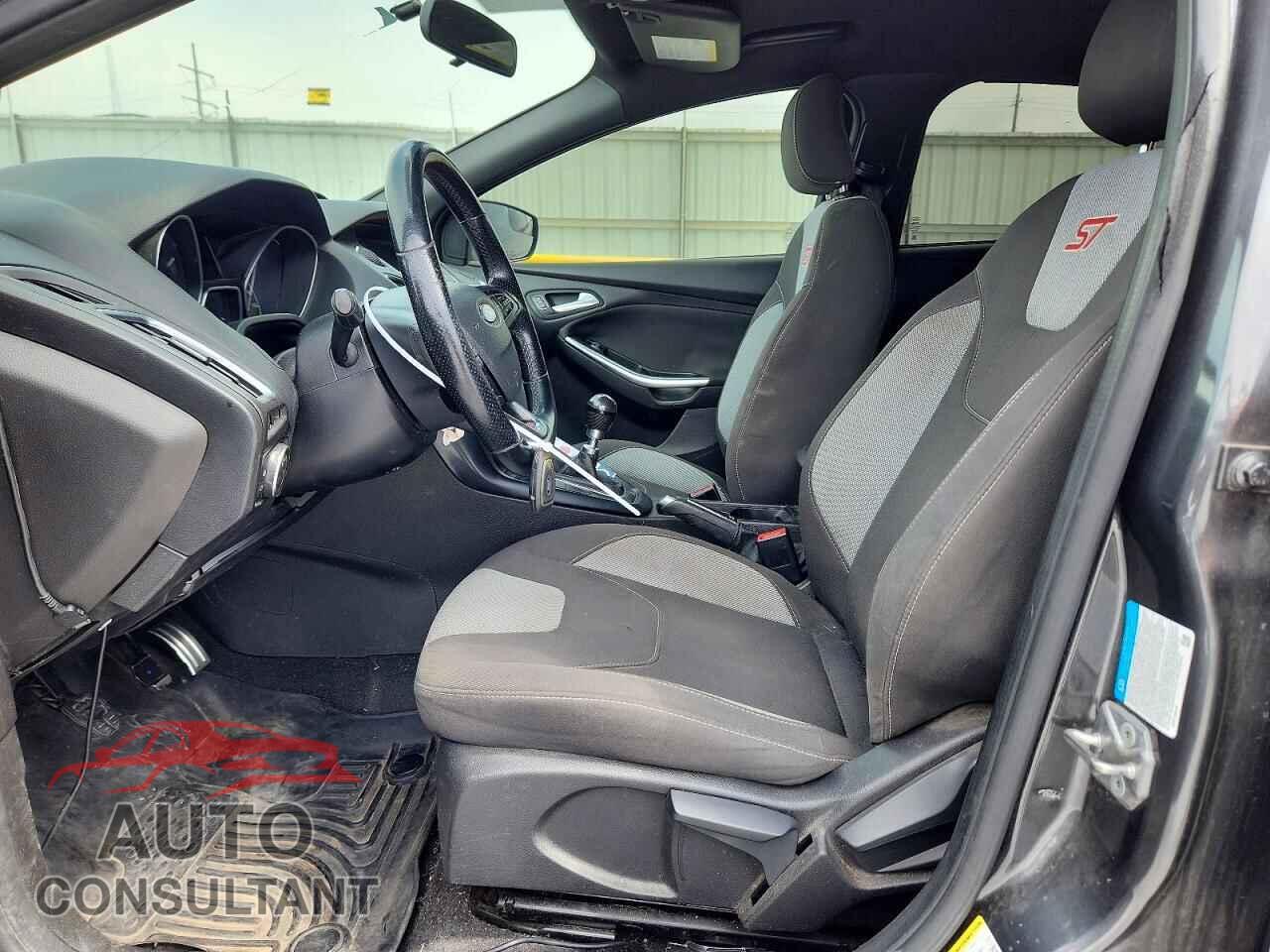 FORD FOCUS 2017 - 1FADP3L95HL331813