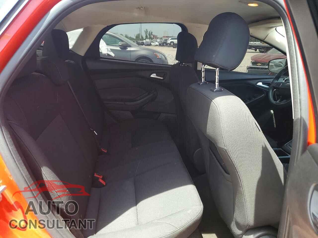 FORD FOCUS 2016 - 1FADP3F23GL371904