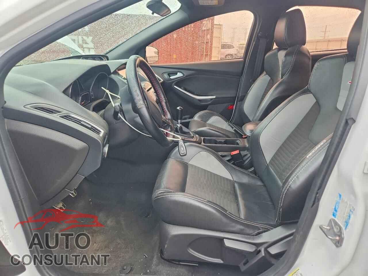 FORD FOCUS 2017 - 1FADP3L92HL223083