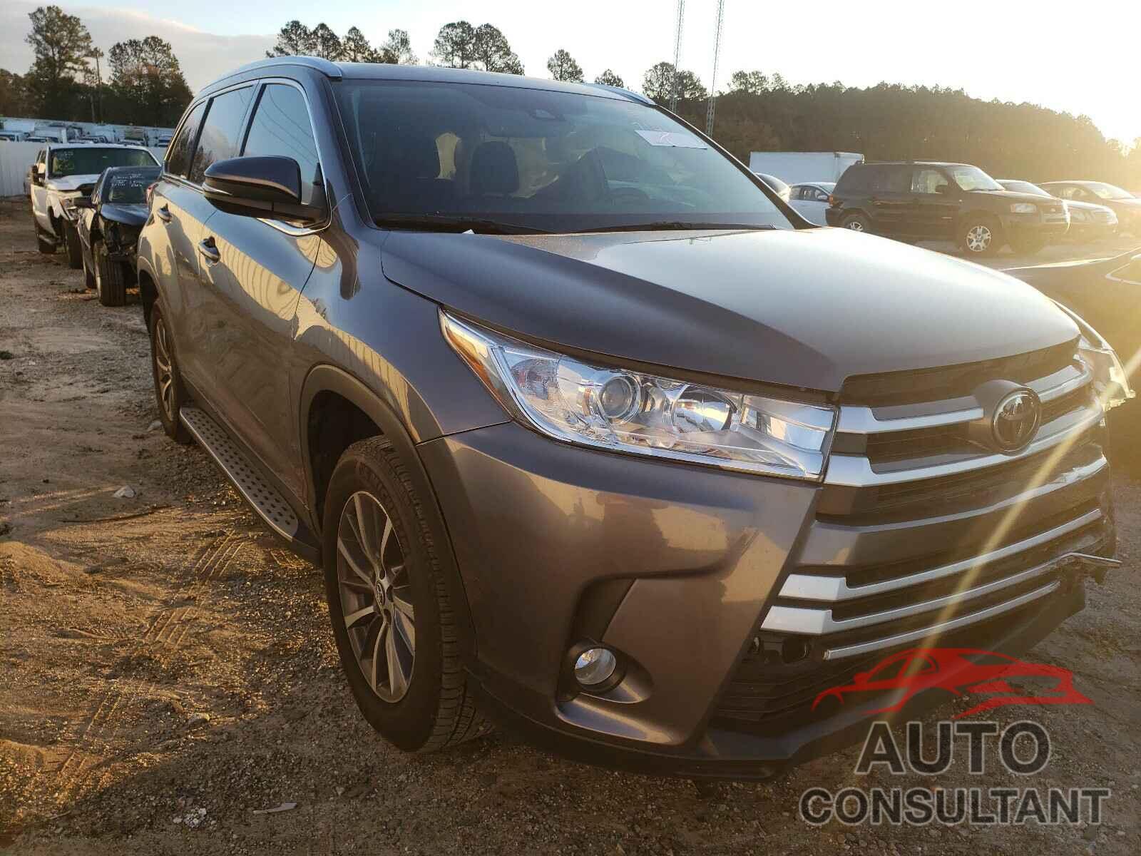 TOYOTA HIGHLANDER 2019 - 5TDKZRFH5KS557146