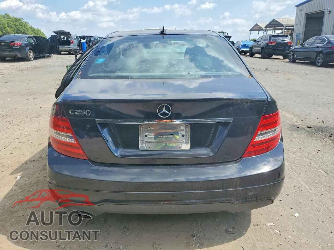 MERCEDES-BENZ C-CLASS 2013 - WDDGF4HB5DR250030