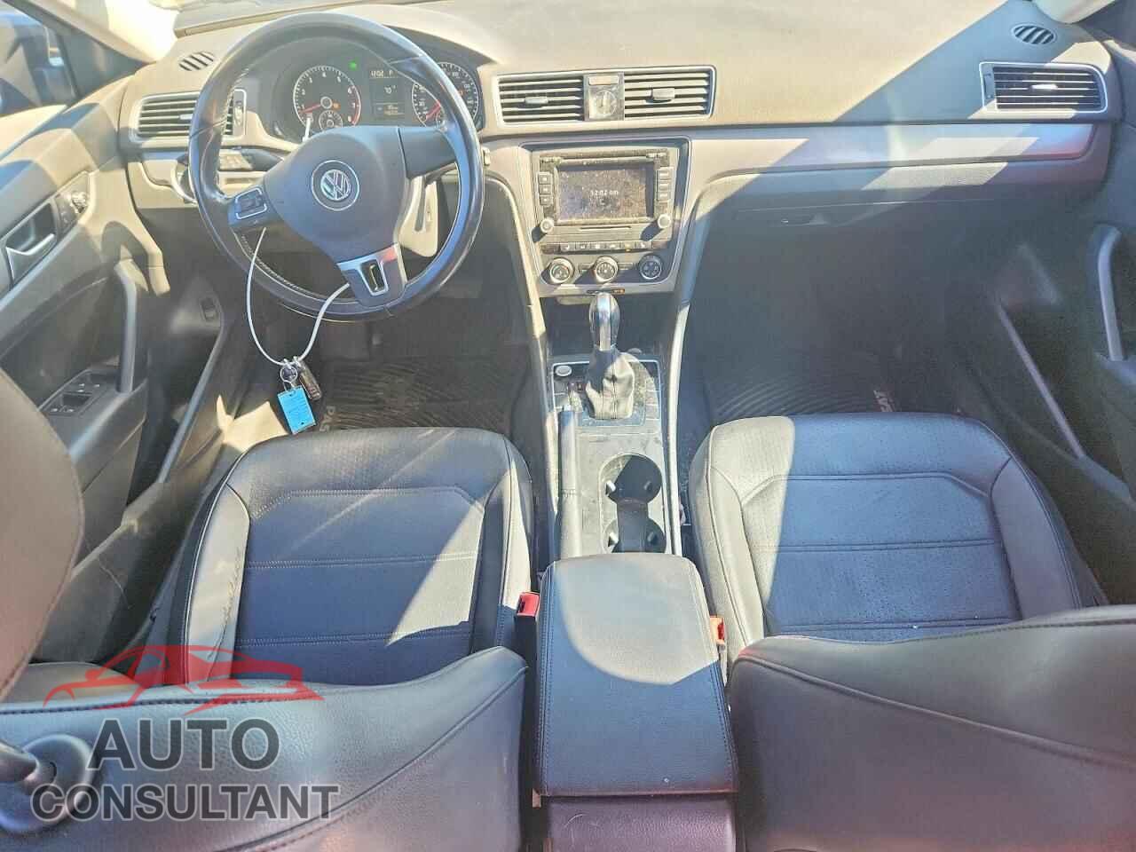 VOLKSWAGEN PASSAT 2015 - 1VWAT7A33FC114558