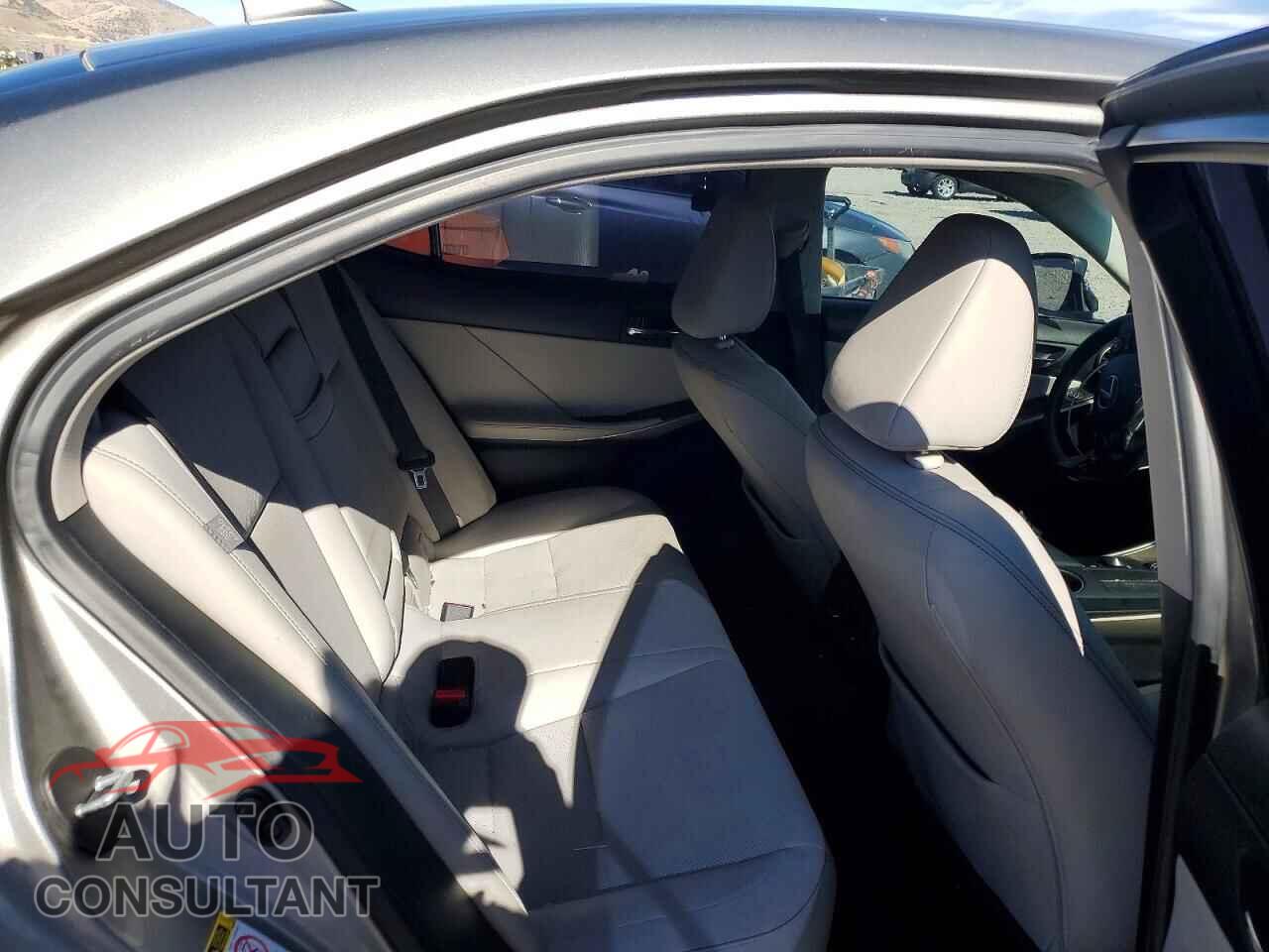 LEXUS IS 2015 - JTHBF1D24F5048300
