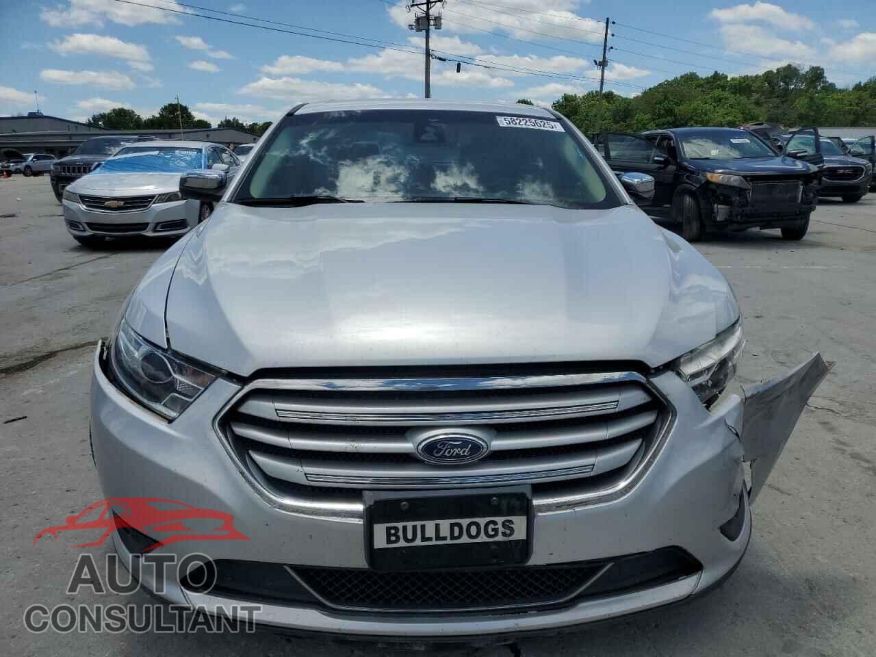 FORD TAURUS 2018 - 1FAHP2F84JG110345