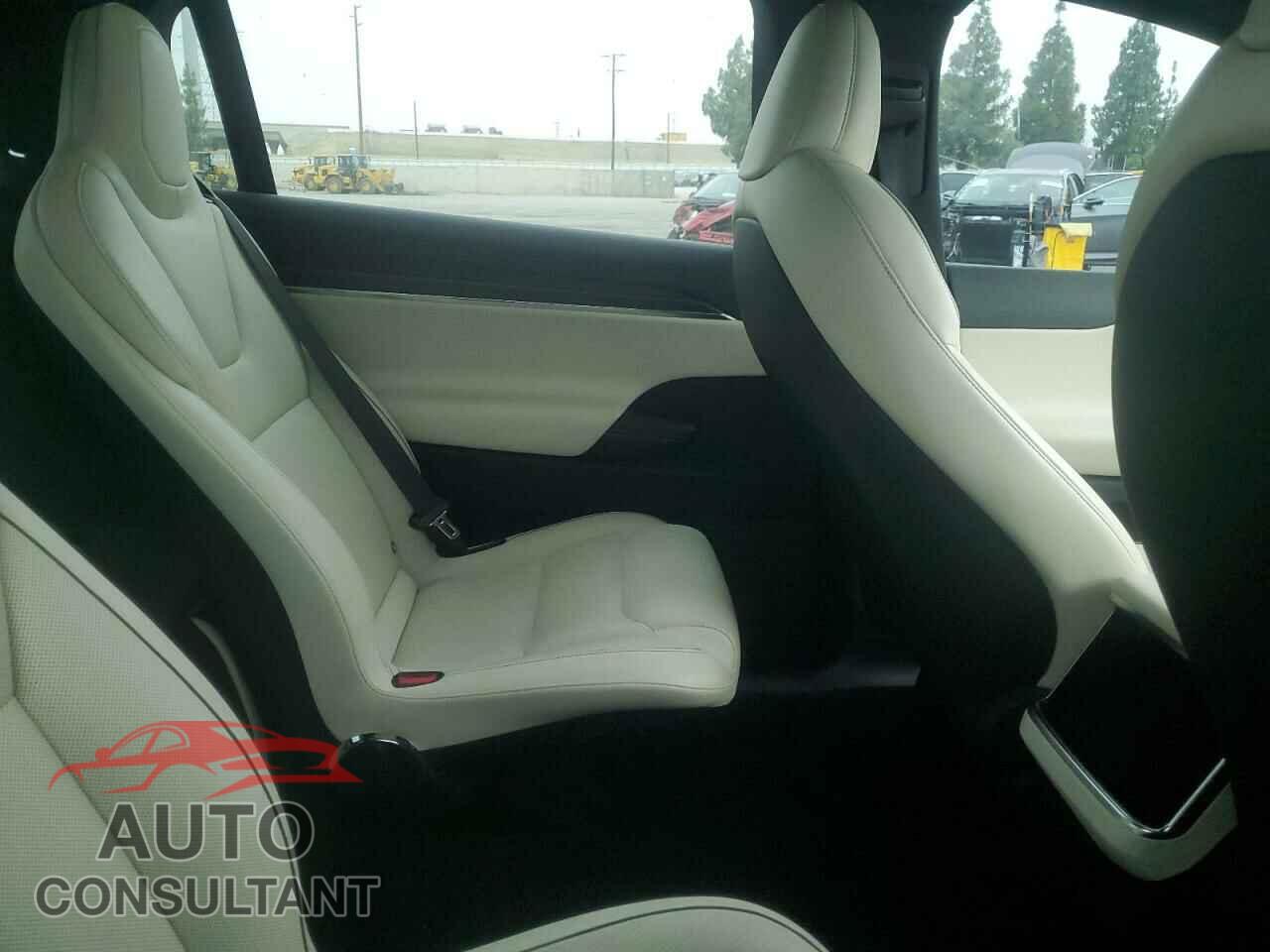 TESLA MODEL X 2023 - 7SAXCBE68PF372635