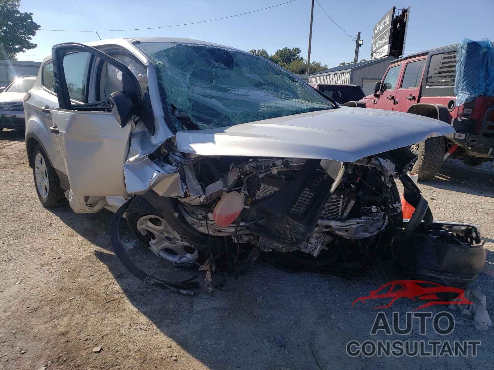 FORD ESCAPE 2017 - 1FMCU0F74HUC11093