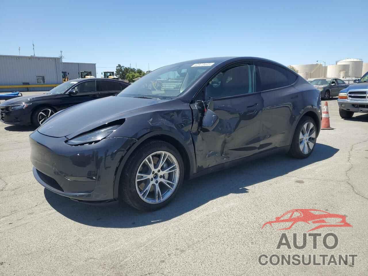 TESLA MODEL Y 2024 - 7SAYGDEE1RF060140