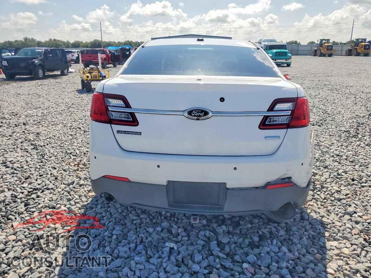 FORD TAURUS 2015 - 1FAHP2MK8FG135741