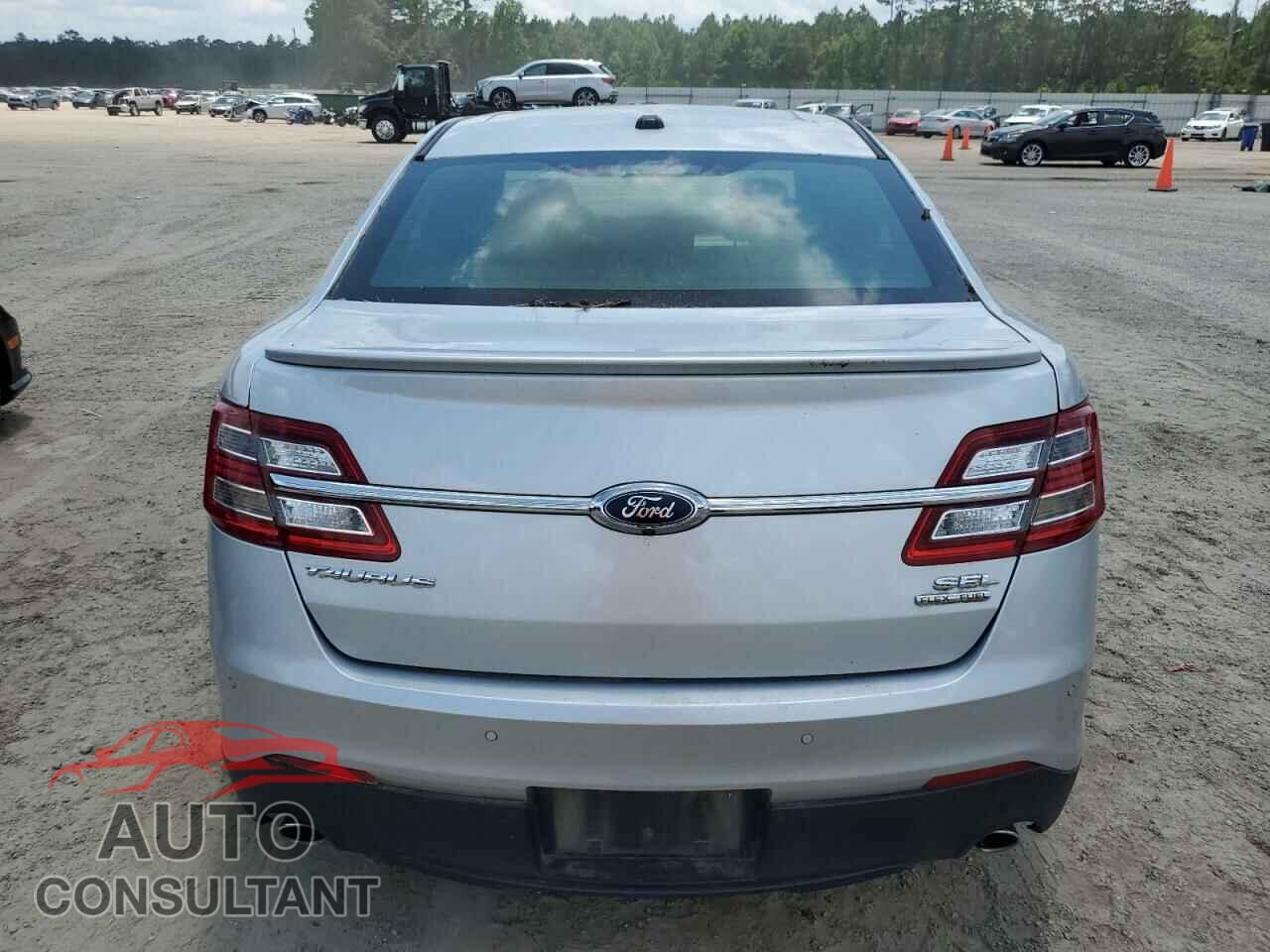 FORD TAURUS 2018 - 1FAHP2E89JG129202