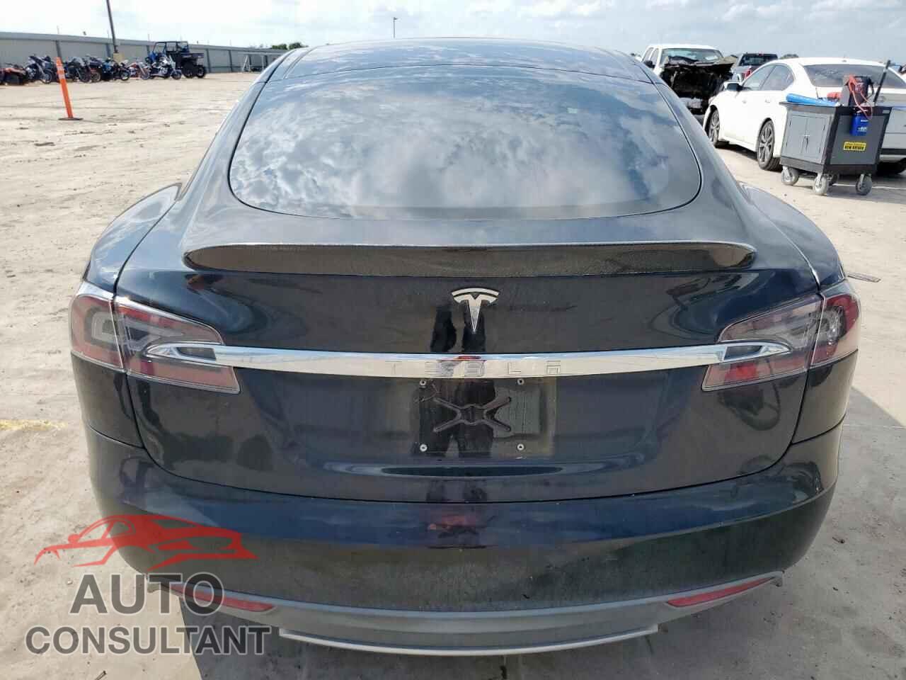 TESLA MODEL S 2013 - 5YJSA1CG3DFP08318