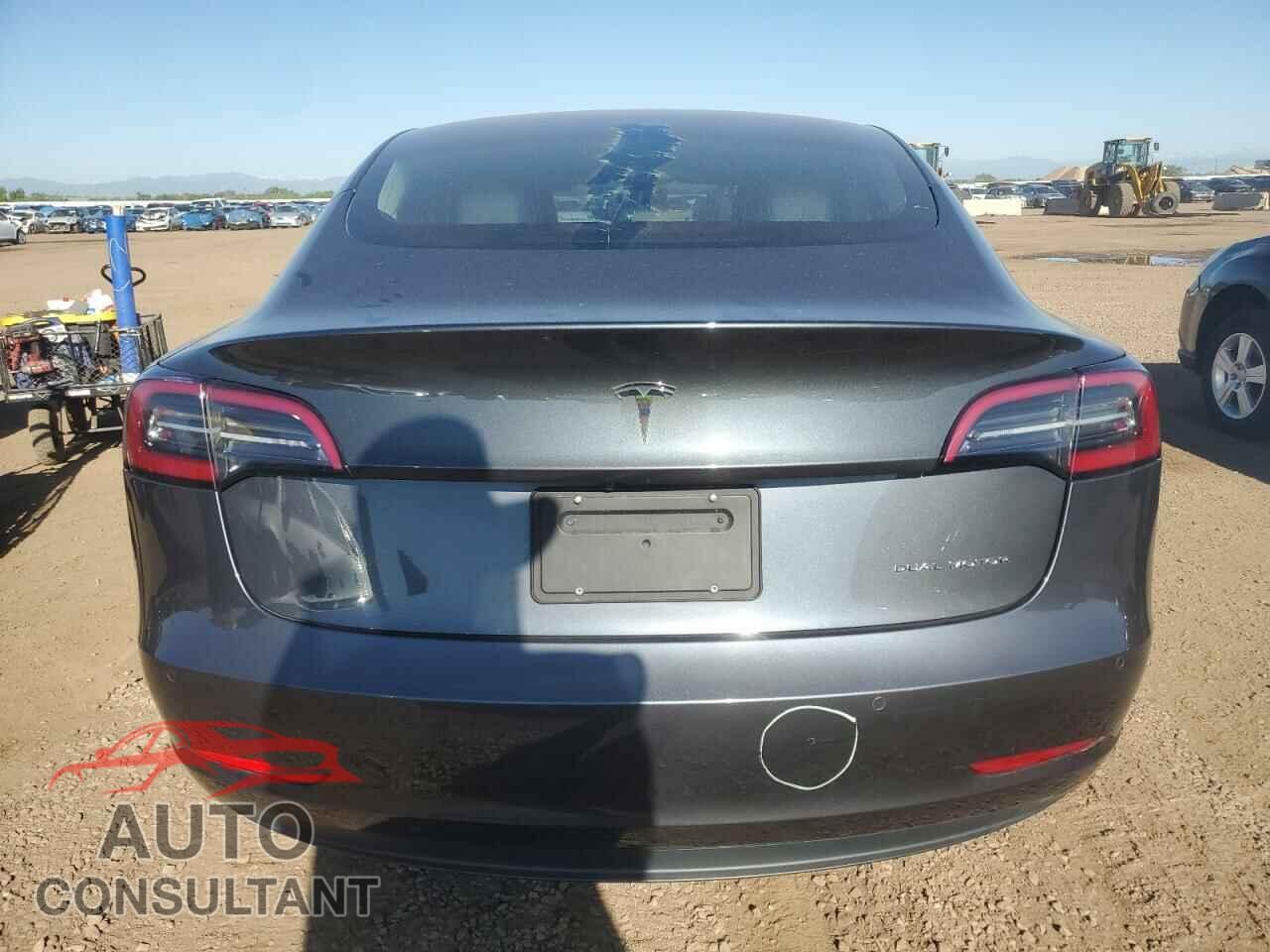 TESLA MODEL 3 2019 - 5YJ3E1EB3KF520759