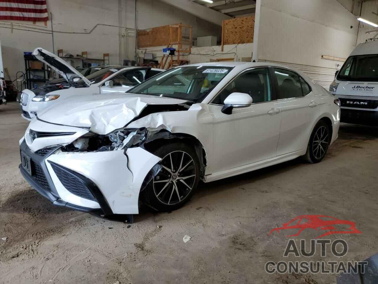 TOYOTA CAMRY 2022 - 4T1G11BK8NU060667