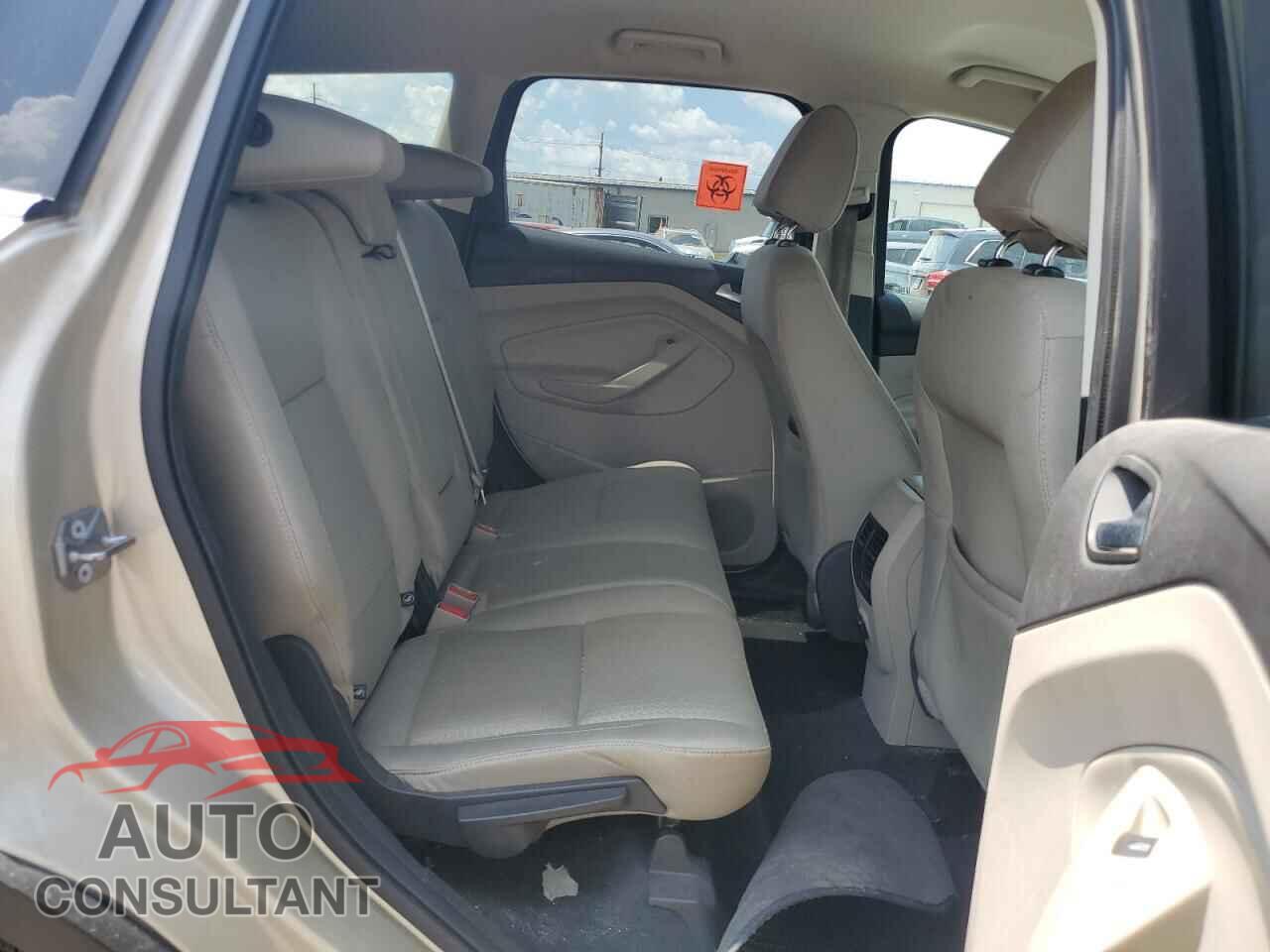 FORD ESCAPE 2017 - 1FMCU9GD2HUC28029