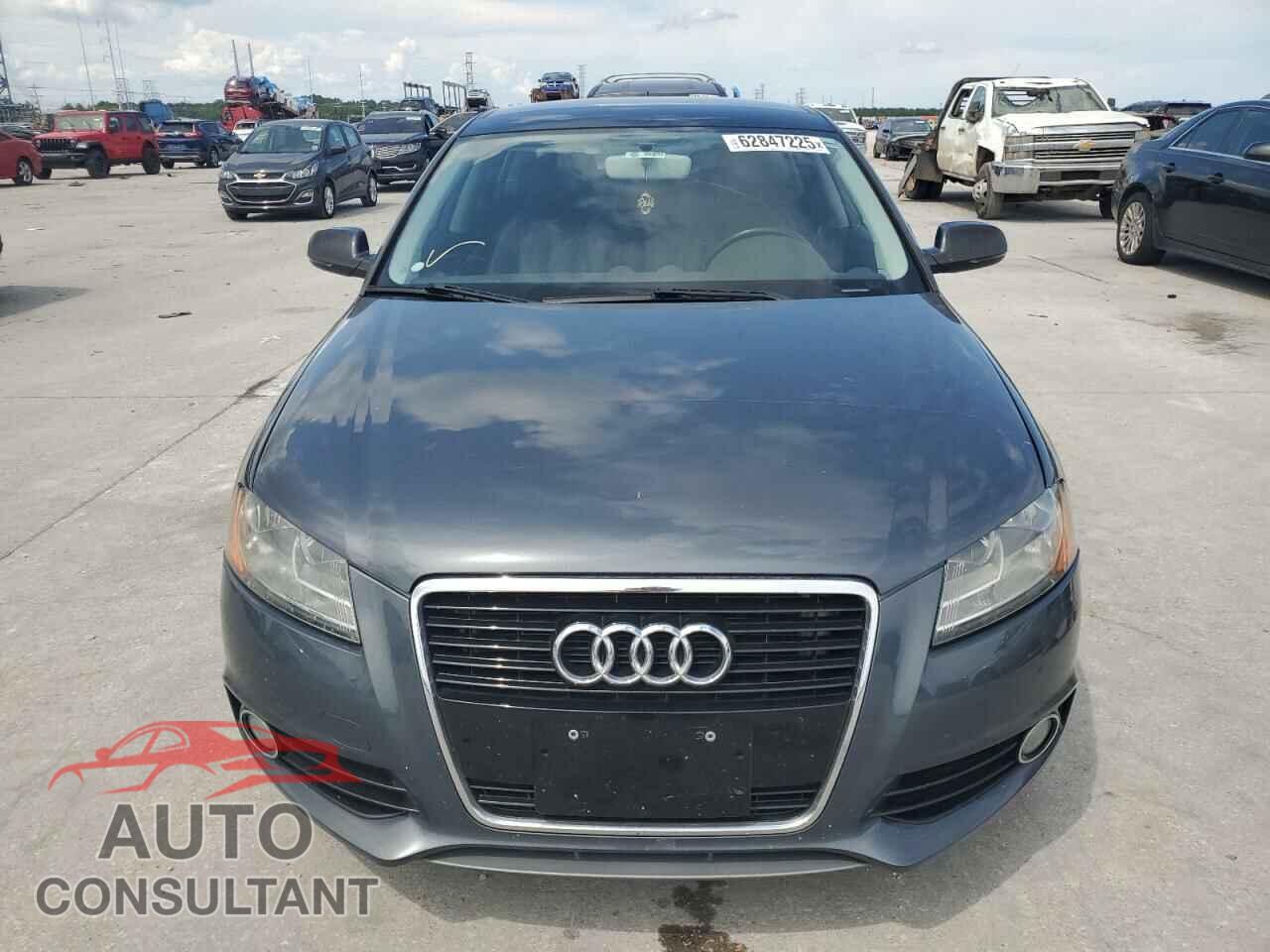 AUDI A3 2012 - WAUBJAFM8CA100672