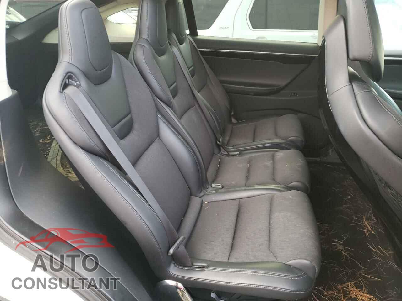 TESLA MODEL X 2016 - 5YJXCAE27GF013068