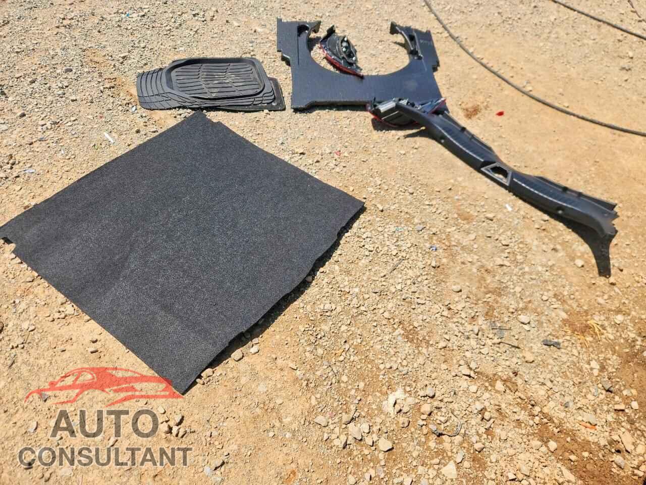MAZDA 3 2018 - 3MZBN1V39JM193473