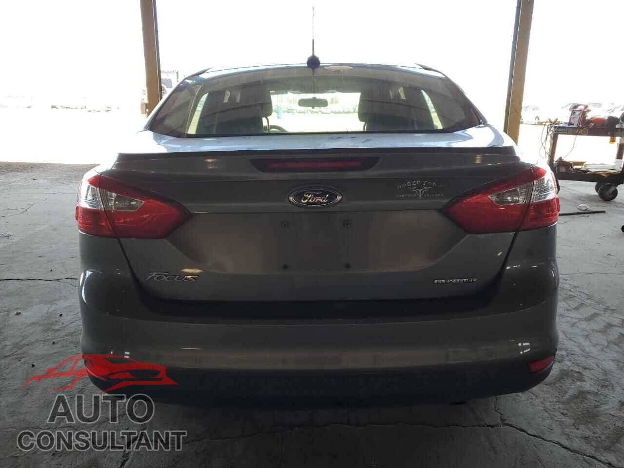 FORD FOCUS 2014 - 1FADP3E29EL294471