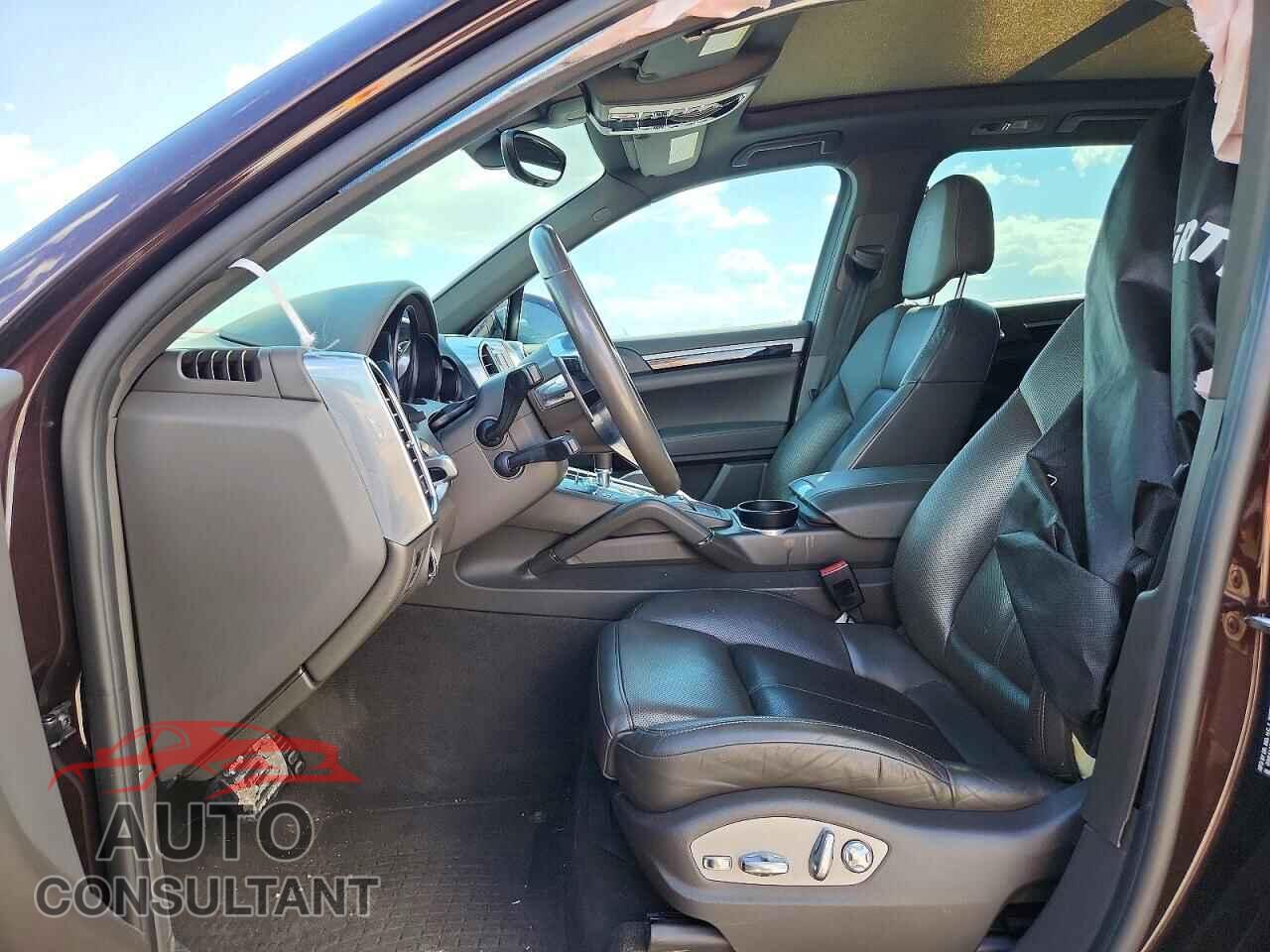 PORSCHE CAYENNE 2018 - WP1AA2A23JKA06389