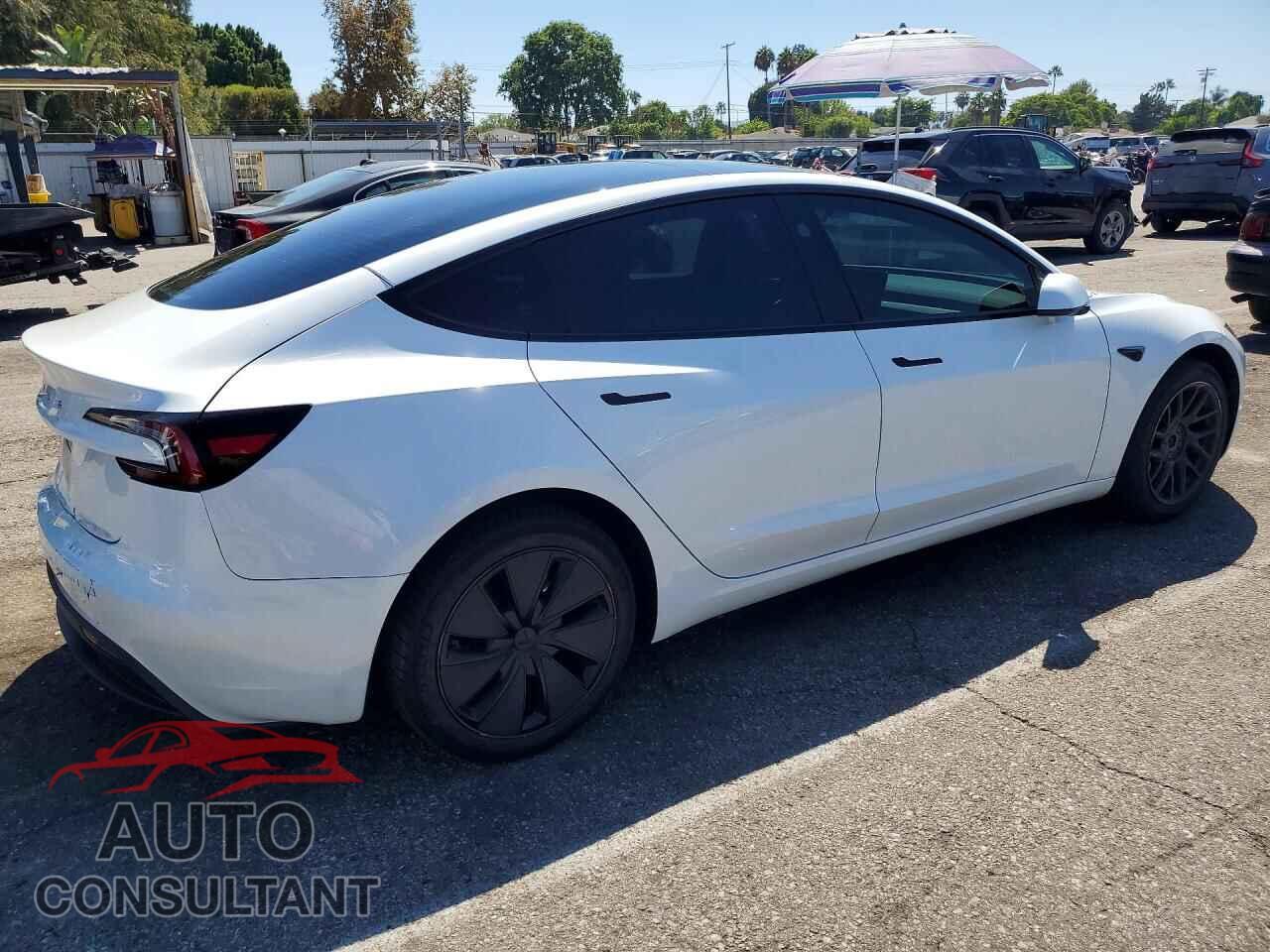 TESLA MODEL 3 2024 - 5YJ3E1EA8RF833985