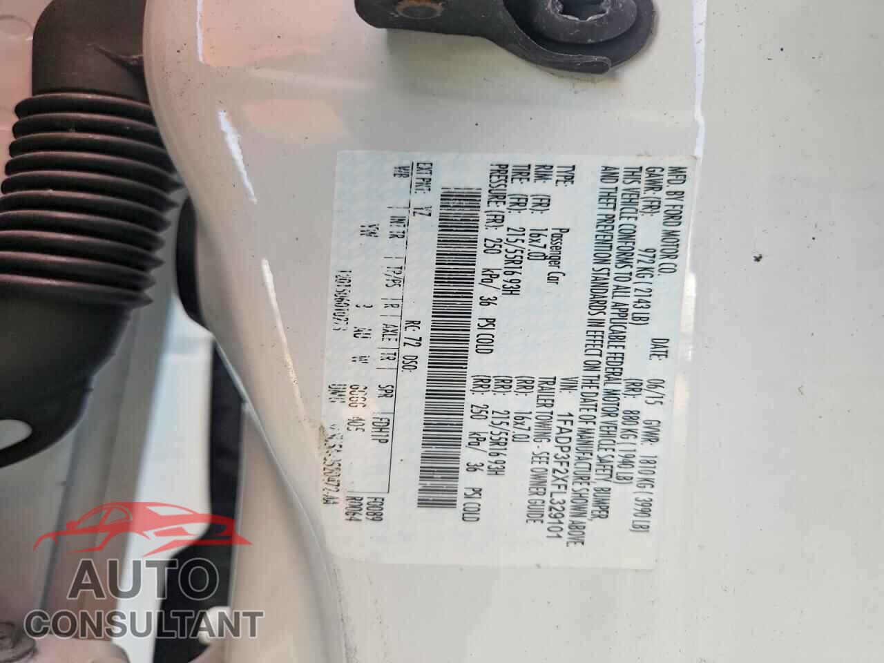 FORD FOCUS 2015 - 1FADP3F2XFL329101