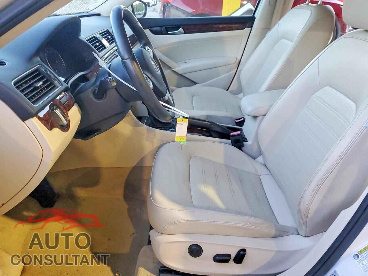 VOLKSWAGEN PASSAT 2012 - 1VWCP7A32CC036296