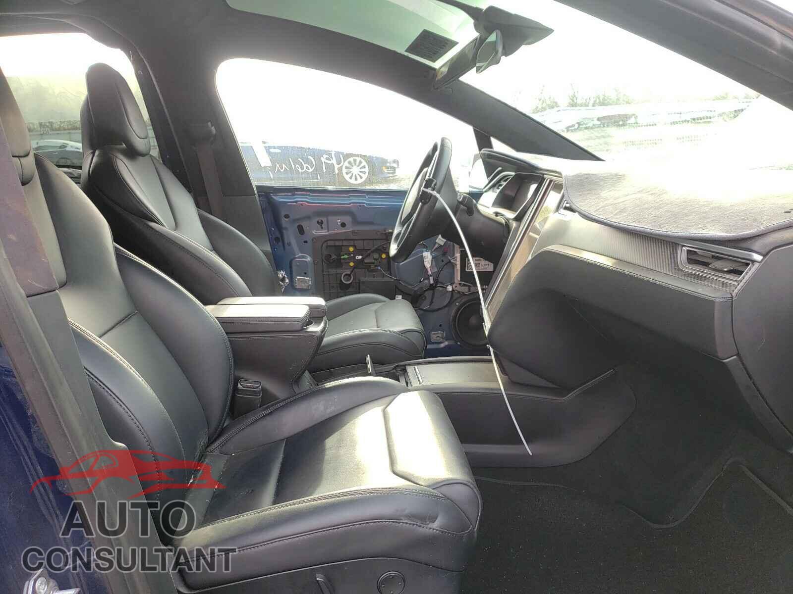 TESLA MODEL X 2017 - 5YJXCBE21HF077016