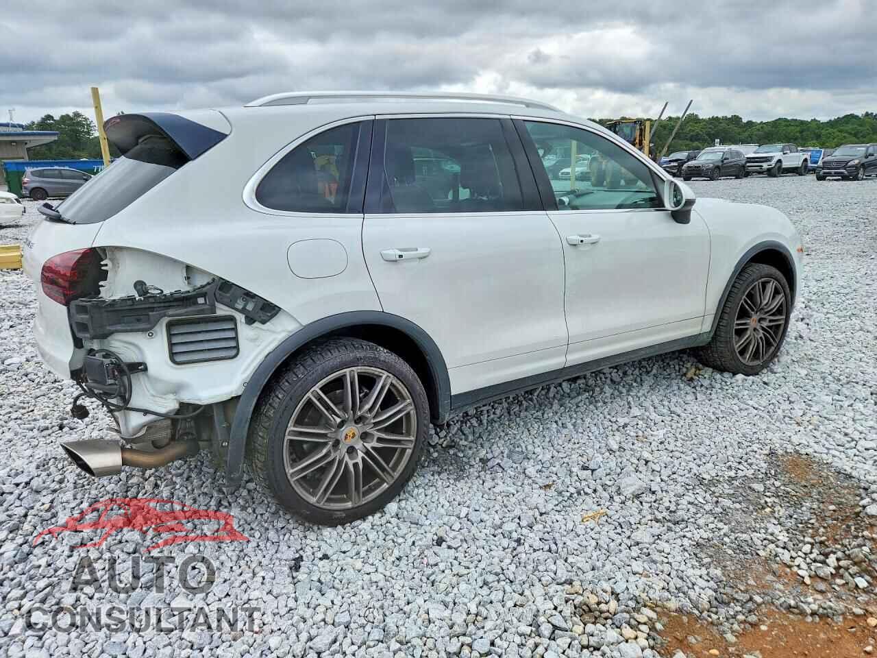PORSCHE CAYENNE 2016 - WP1AA2A28GKA36027