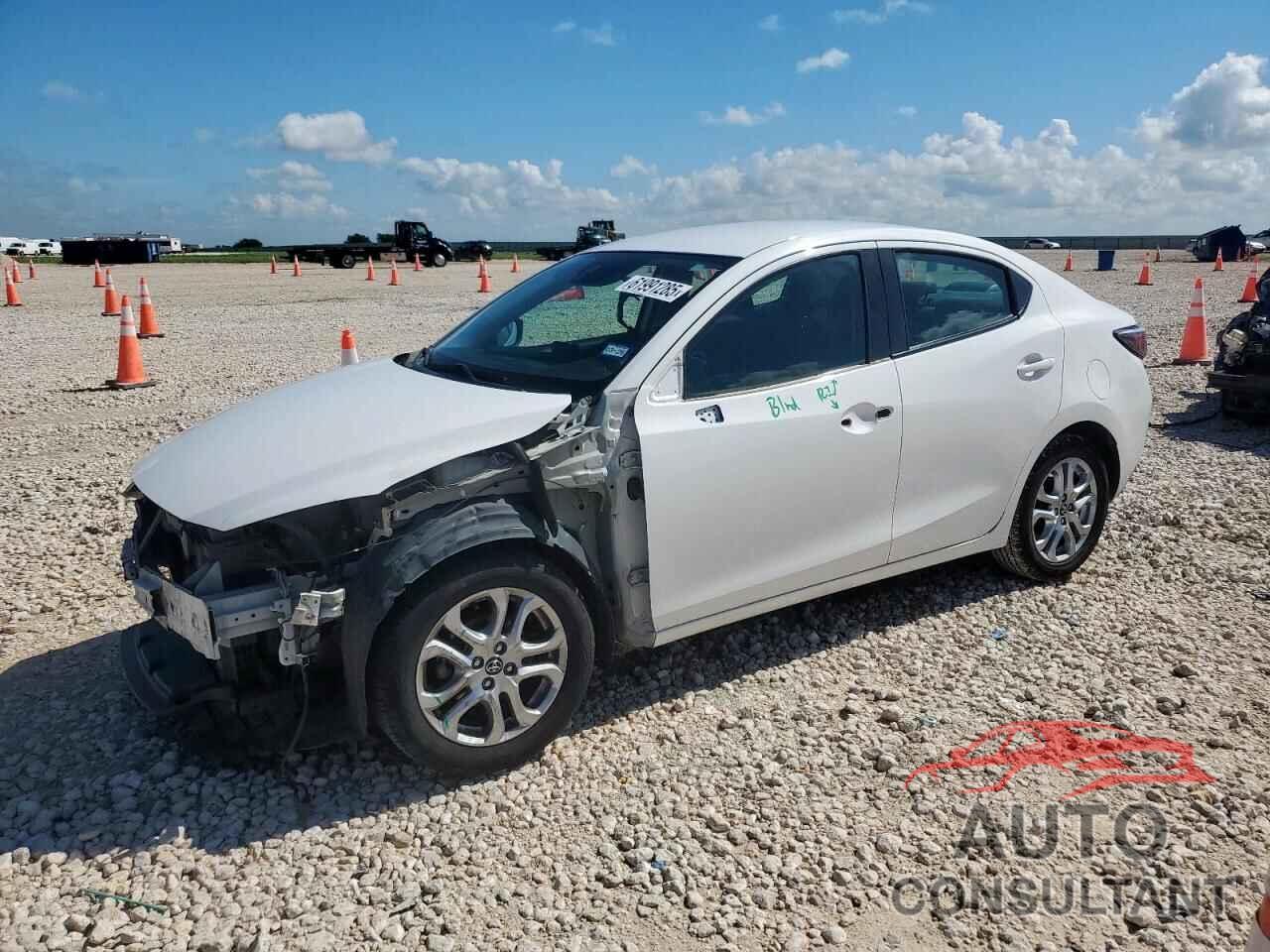 TOYOTA YARIS 2017 - 3MYDLBYV8HY151692