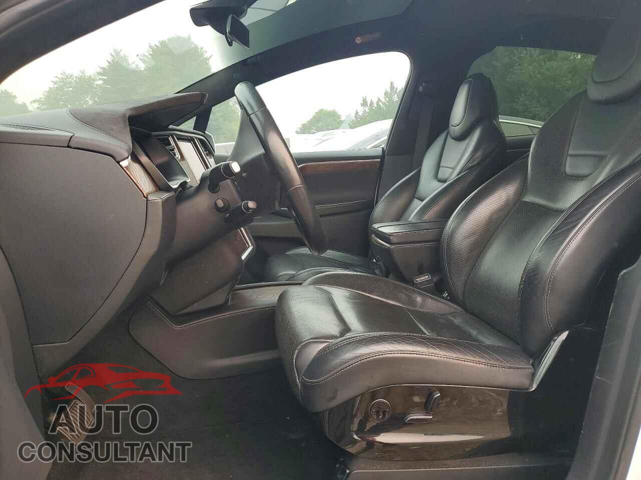 TESLA MODEL X 2017 - 5YJXCAE23HF035909