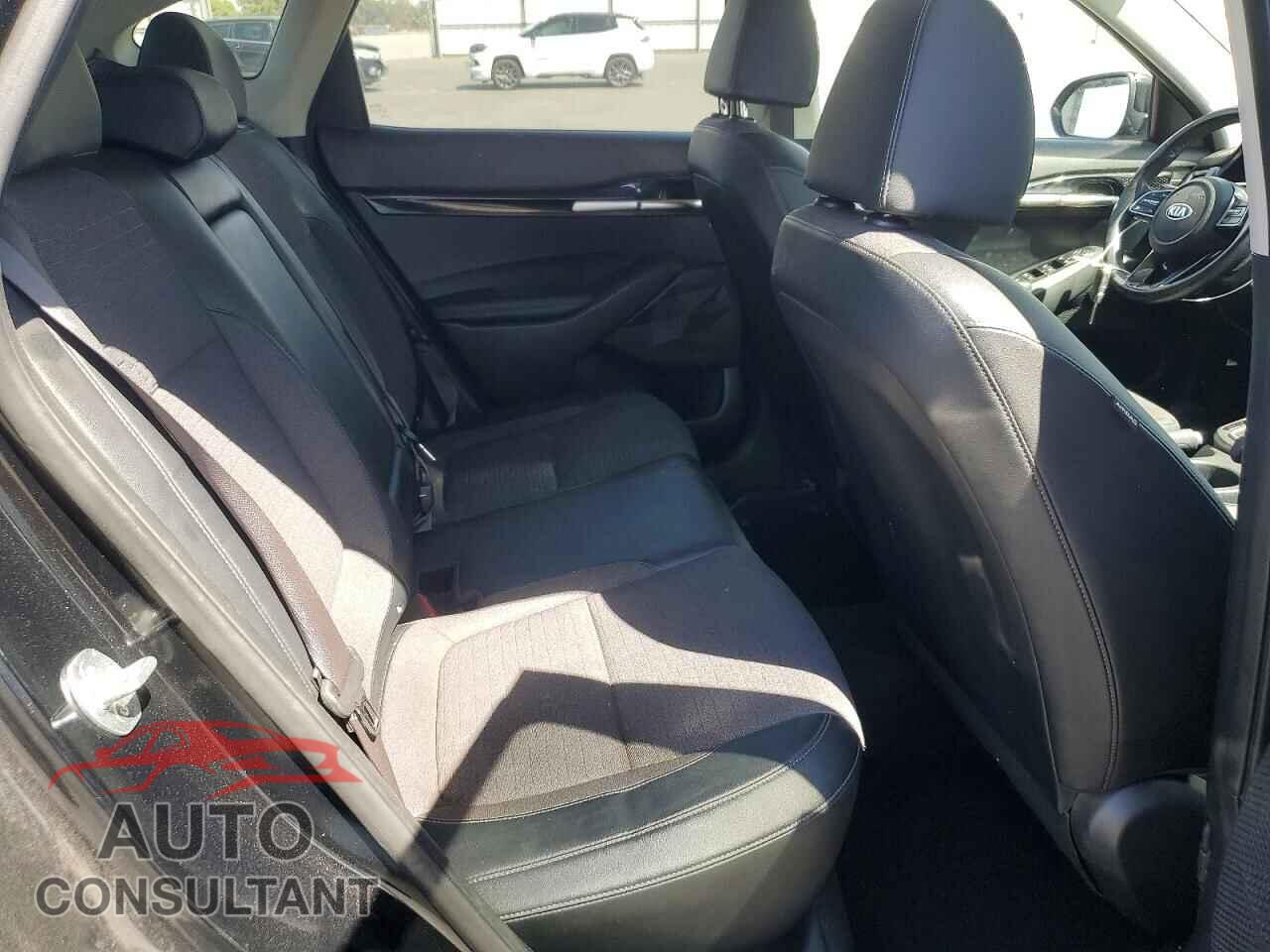 KIA SELTOS 2021 - KNDEU2AA2M7141663