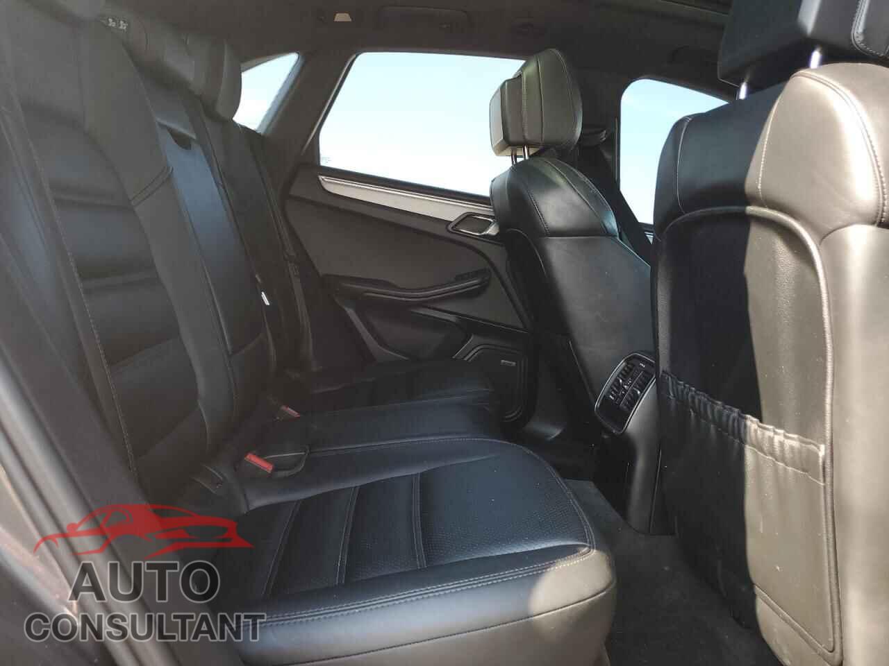 PORSCHE MACAN 2016 - WP1AF2A51GLB93193