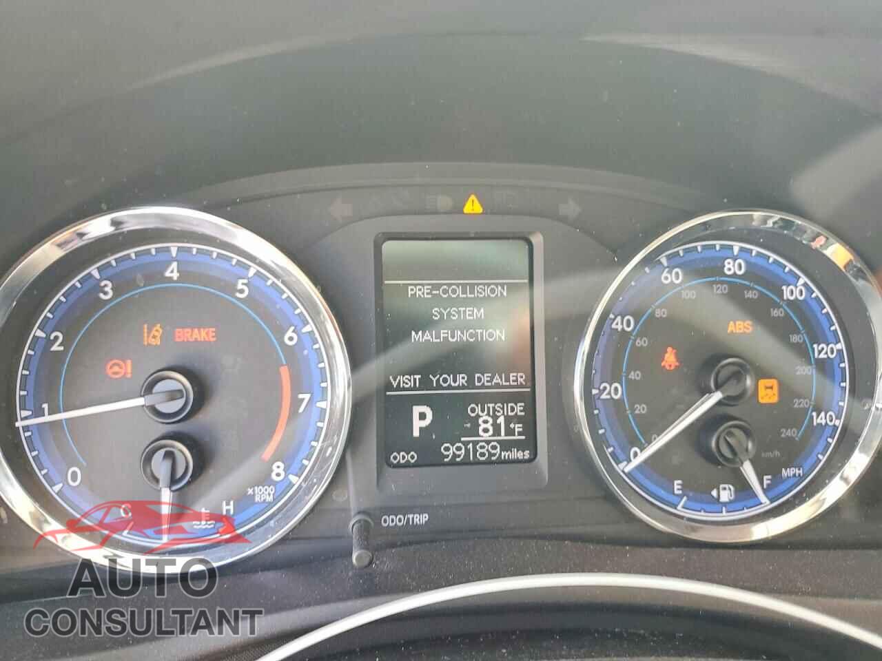 TOYOTA COROLLA 2018 - 5YFBURHE8JP810985