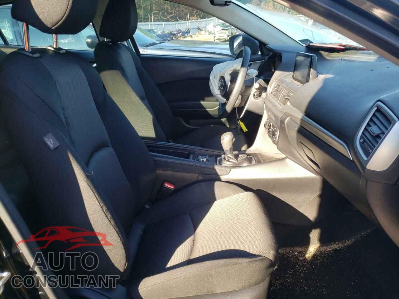 MAZDA 3 2018 - 3MZBN1U77JM229908