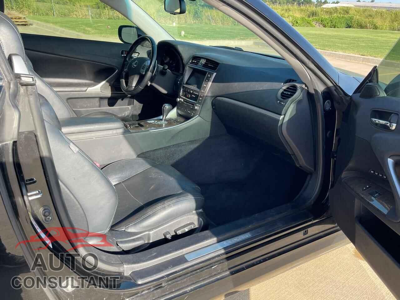 LEXUS IS 2012 - JTHFE2C25C2508217