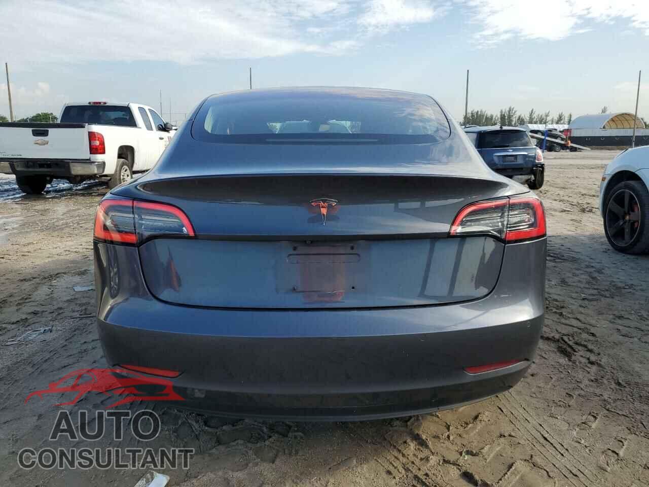 TESLA MODEL 3 2018 - 5YJ3E1EA8JF040948